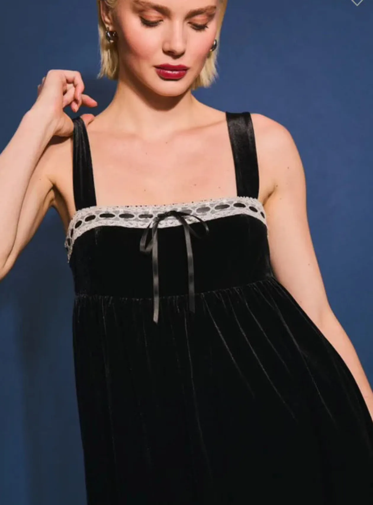 looking_at_me_velvet_mini_3.webp Looking at Me Velvet Mini Dress