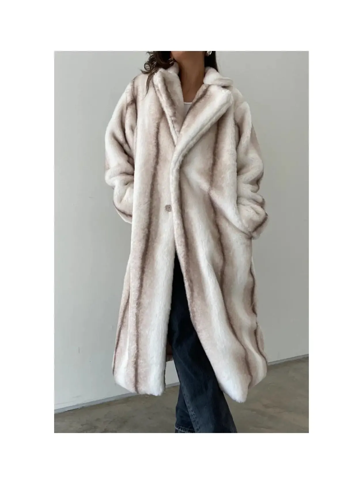 Oversized Faux Fur Coat in Cream and Grey