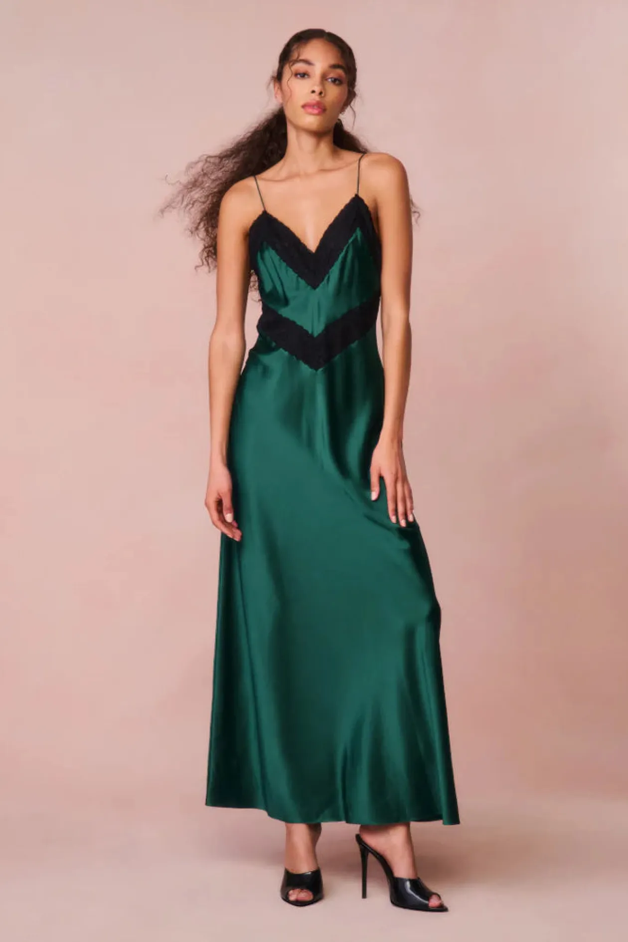 serita_dress_in_emerald_g_2.webp Serita Dress in Emerald Green