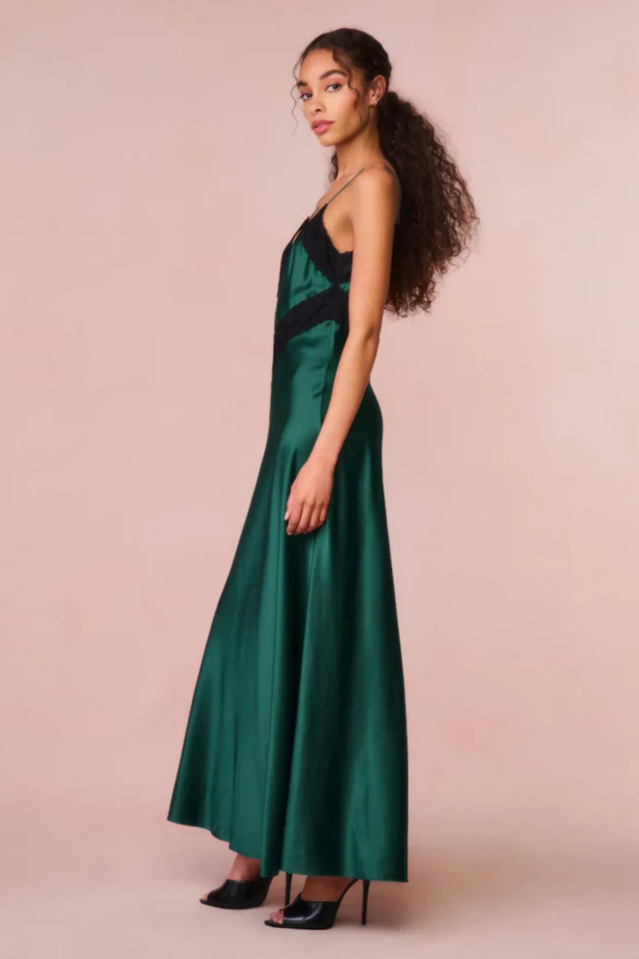 serita_dress_in_emerald_g_3.webp Serita Dress in Emerald Green