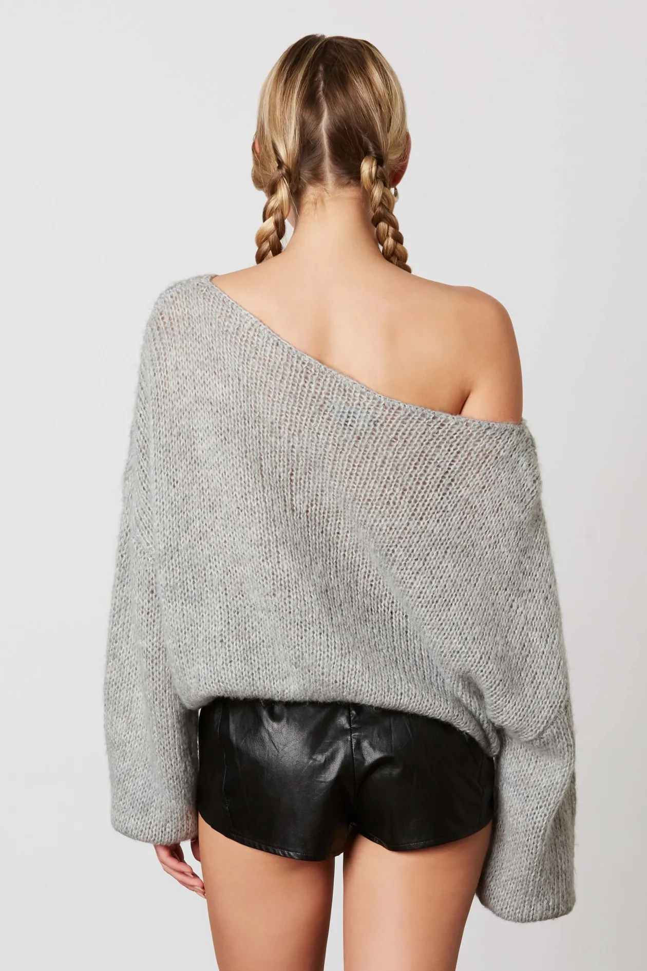 vivienne_sweater_2.webp Vivienne Sweater